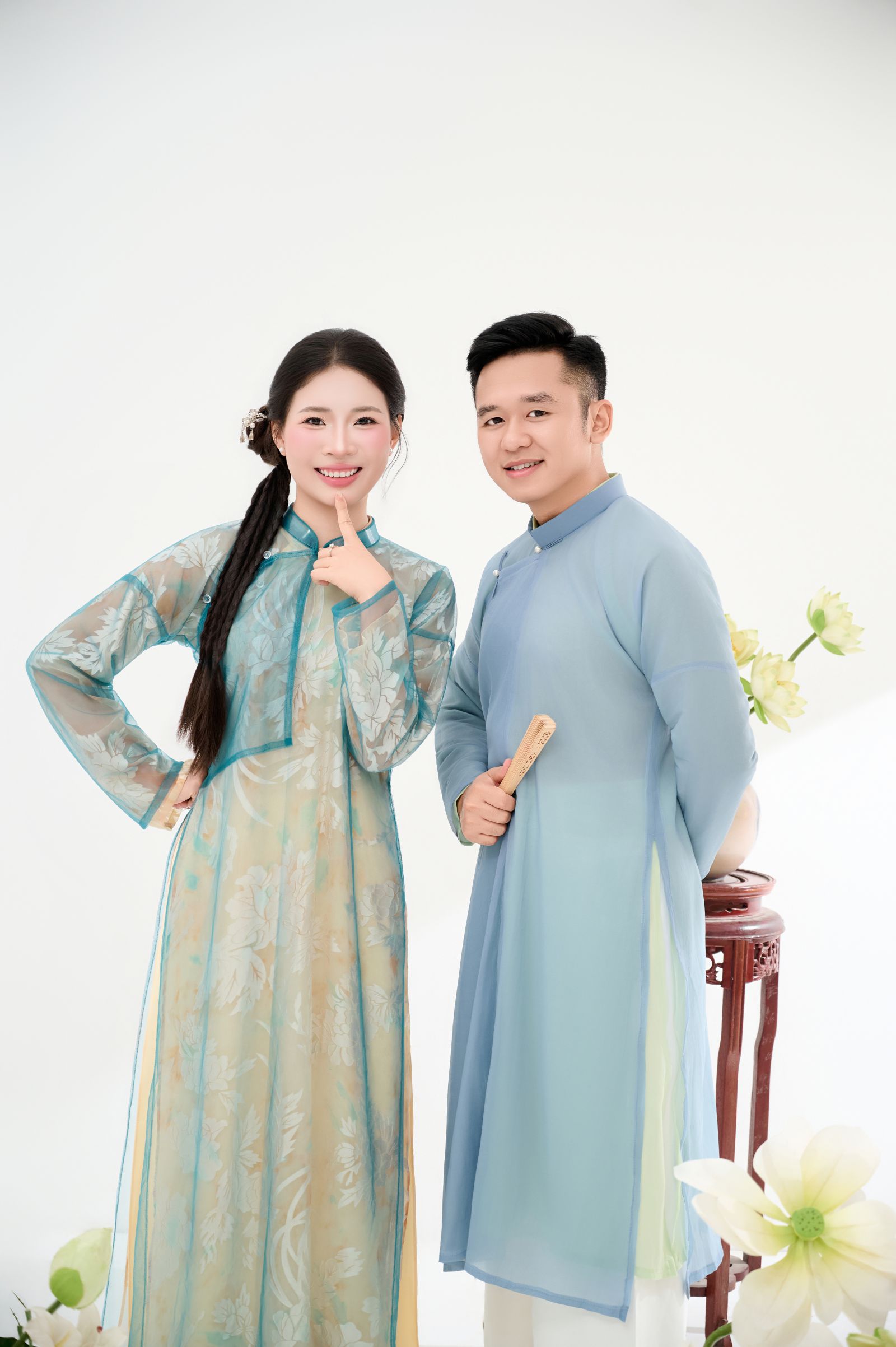Cô dâu chú rể trong trang phục áo dài truyền thống