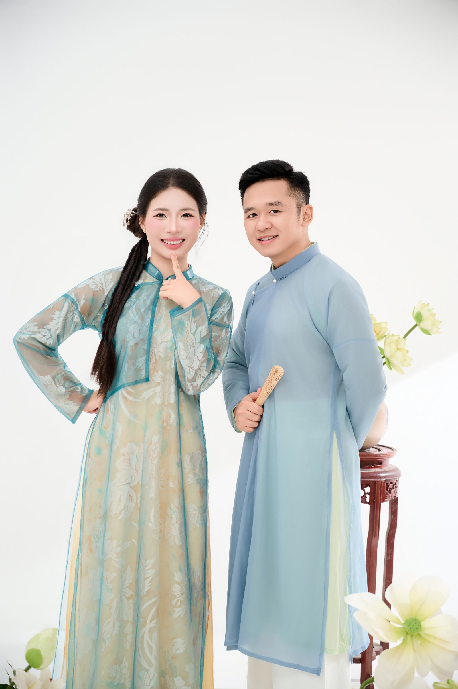 Cô dâu chú rể trong trang phục áo dài truyền thống